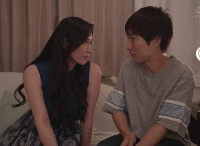 Chồng tồi tệ của vợ mời cậu học sinh vào khách sạn