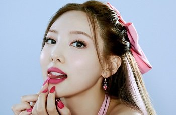 Nayeon đi chòi cùng ông chủ bị phát tán clip lên mạng